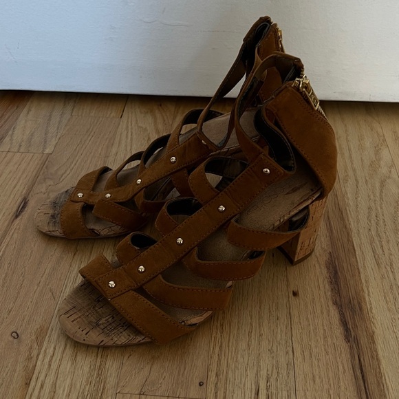 AEROSOLES HeelRest Tan Strappy Zip Sandals - Picture 2 of 4